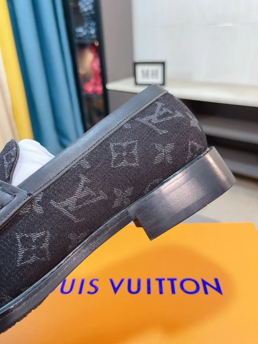 Ex-factory price 720🌹🌹High version [LV] Louis Vuitton's popular casual leather shoes🎖Fashionable and elegant🎖🎖Material: Original imported open-edge beaded cowhide, washed cowhide leather lining, original open-molded rubber outsole, high-end and classy, ​​elegant quality, instantly transforming into a handsome man ❤❤Standard\nNumber: 38-44